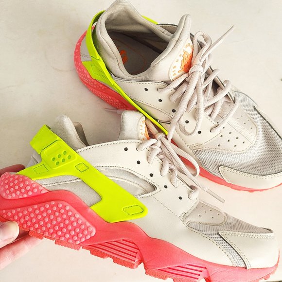 Nike Shoes - NIKE air huarache run shoes desert sand volt hot punch